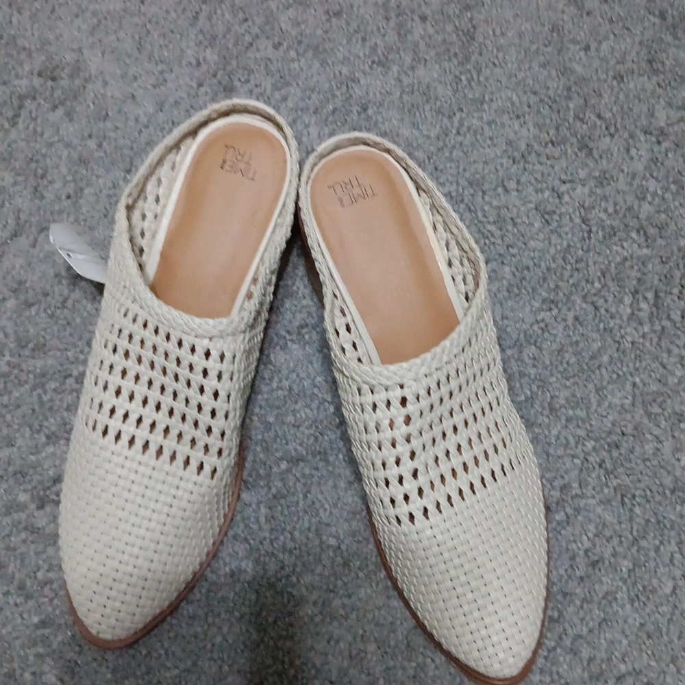 Time and Tru Women Wooven Heeled Mules - 11